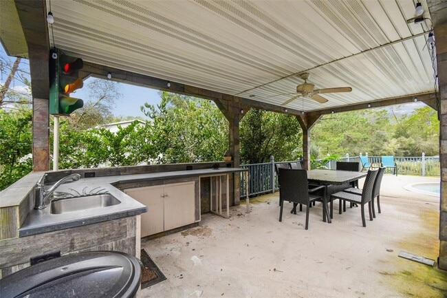 Building Photo - 16453 Pawnee Dr