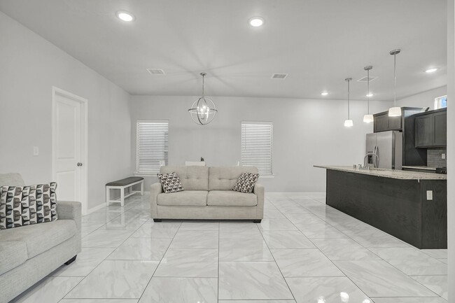 Building Photo - Upper Valley 2 Bedroom 2.5 Bath