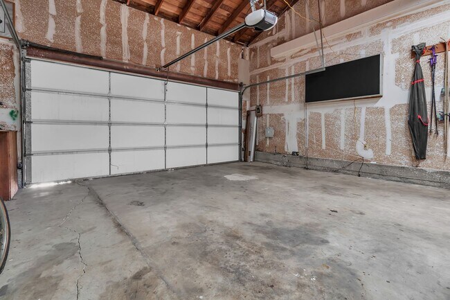 Building Photo - 465 Camino de Gloria