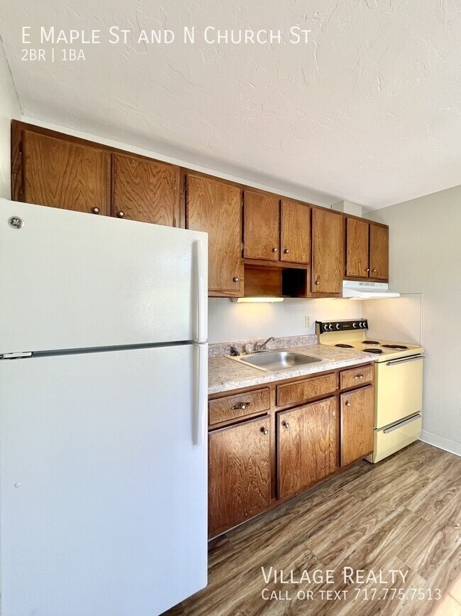 Building Photo - 361 E Maple St