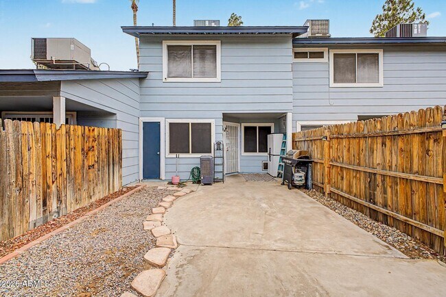 Building Photo - 10100 N 89th Ave