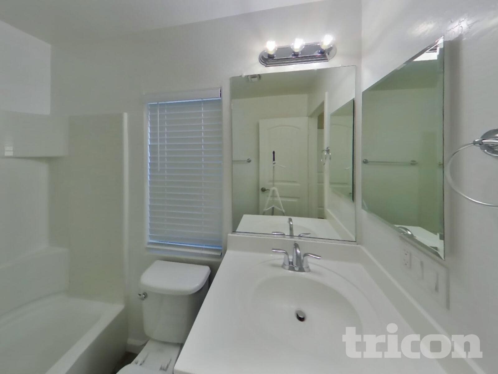 Building Photo - 10336 W Devonshire Ave