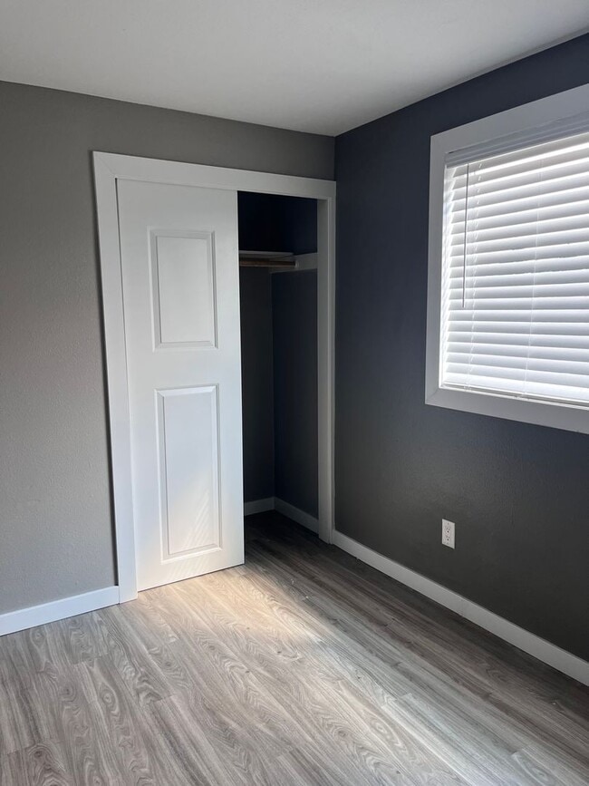 Building Photo - SOU1105