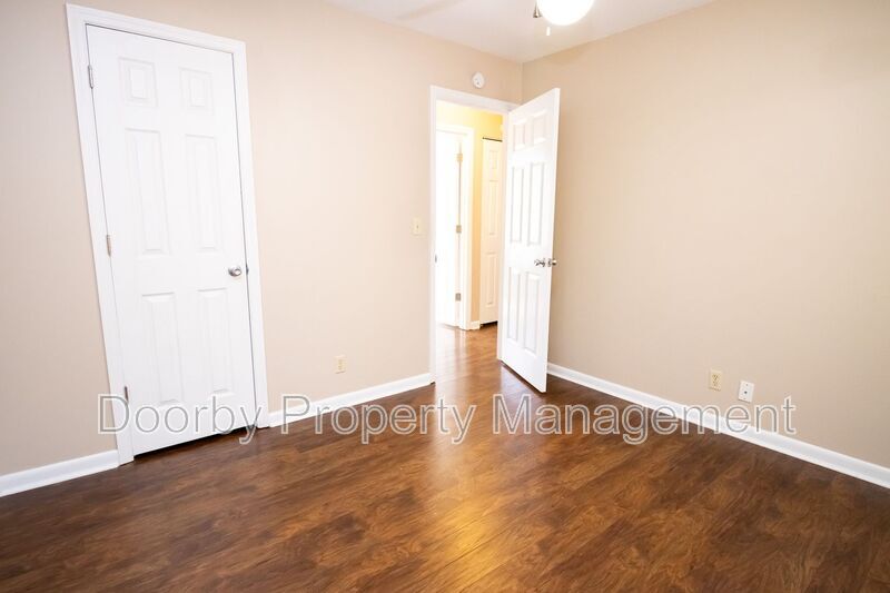 Building Photo - 303 Withrow Rd