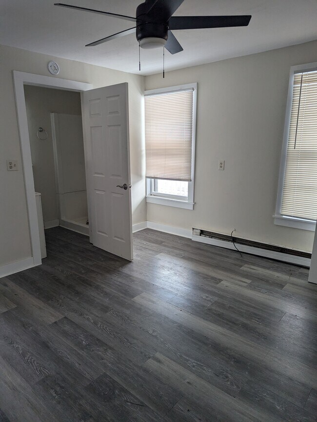 Building Photo - 10 Village St