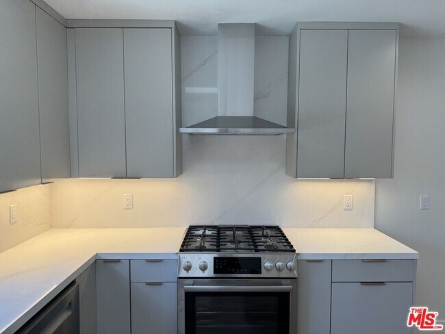 Building Photo - 7808 Truxton Ave