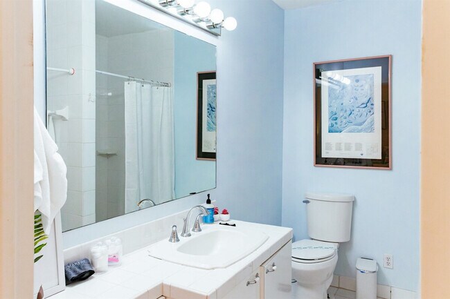 Building Photo - 519 28th St