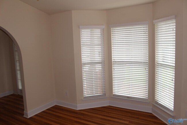 Building Photo - 103 Glen View Dr