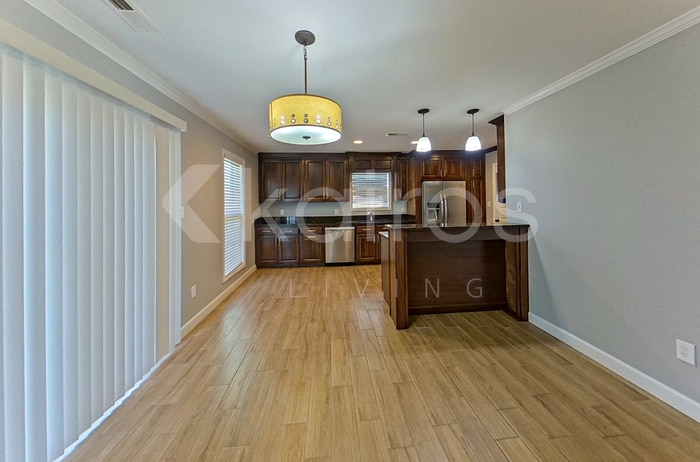 Building Photo - 706 Hickory Ave