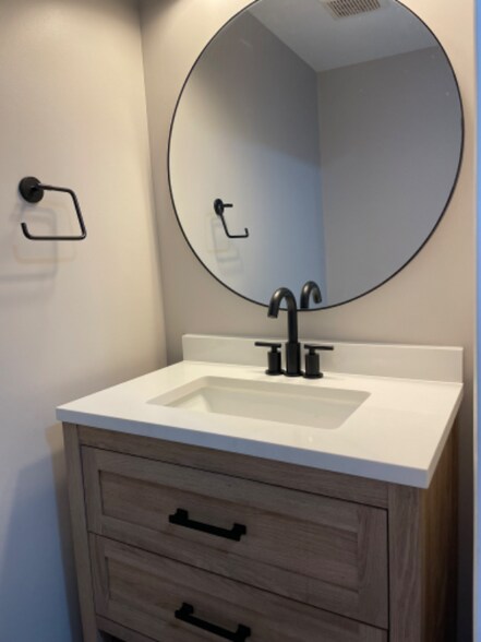 Building Photo - 22098 Edgewater