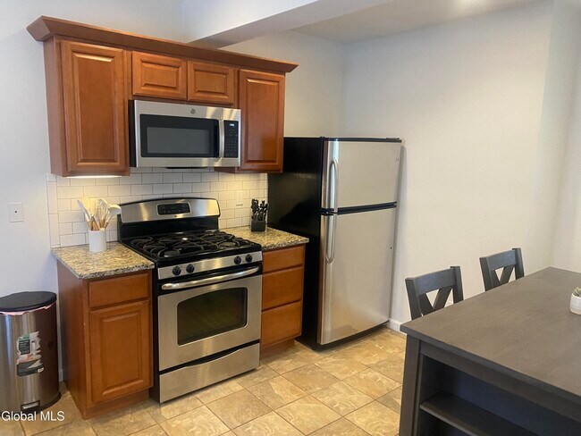 Building Photo - 165 Lake Ave