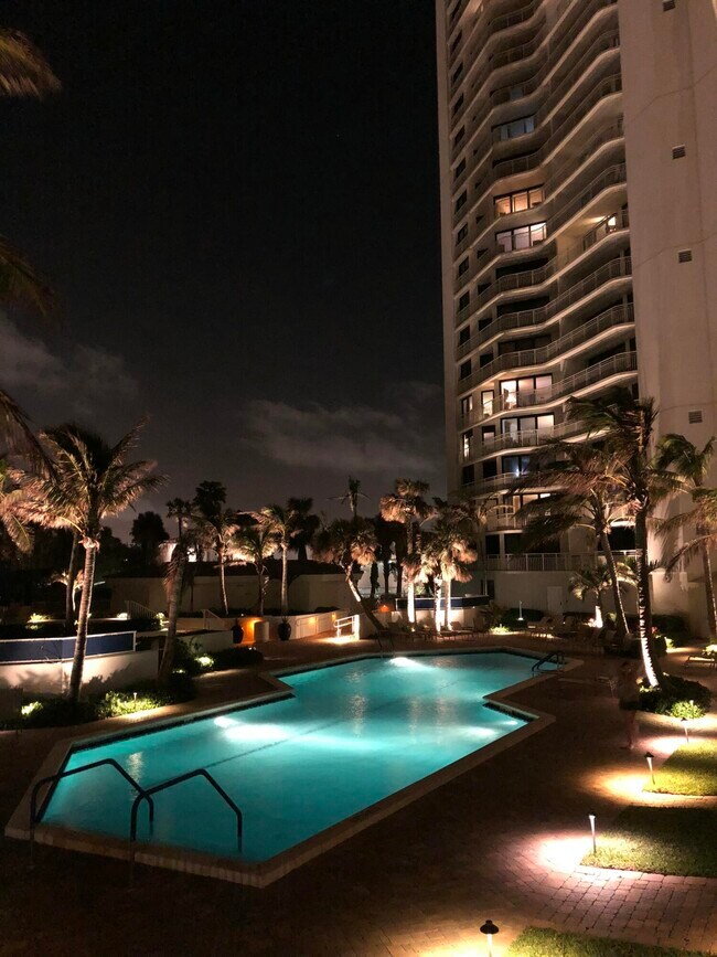 Building Photo - 3000 N Ocean Dr