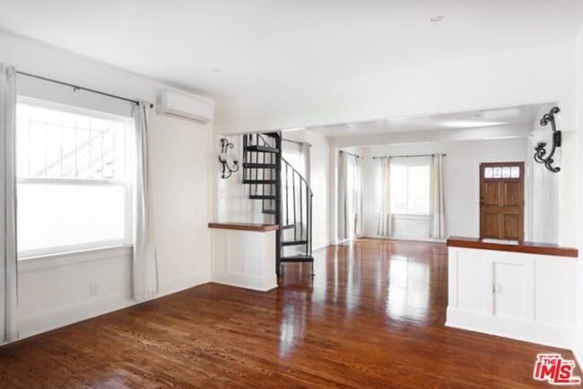 Building Photo - 547 Brooks Ave