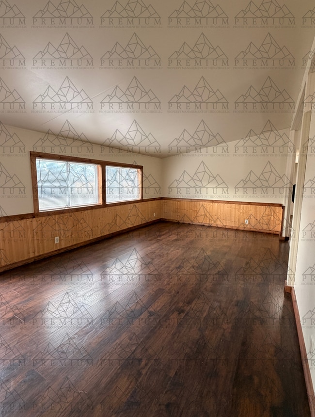 Building Photo - 3 Bedroom 2 Bathroom