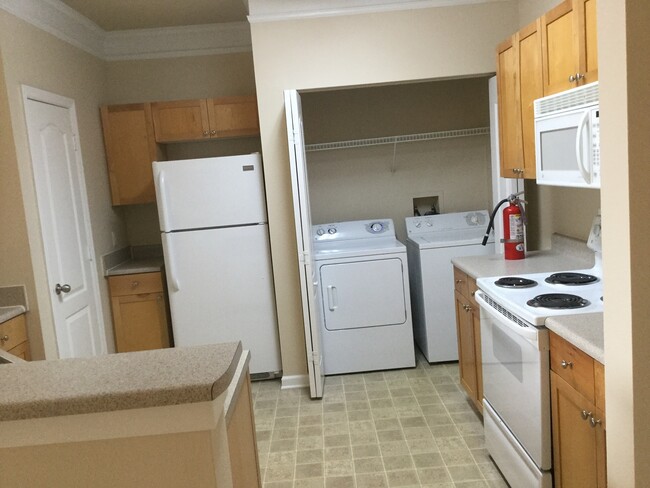 Building Photo - 2Bdrm 2Bath Condo -- Gated Community of Mi...