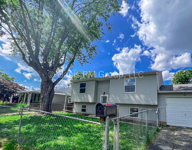 Building Photo - 912 Tellega Ave