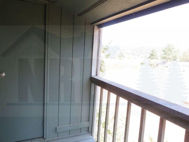 Building Photo - 1 Bd and 1 Ba Condo with pool, hot tub and sauna!