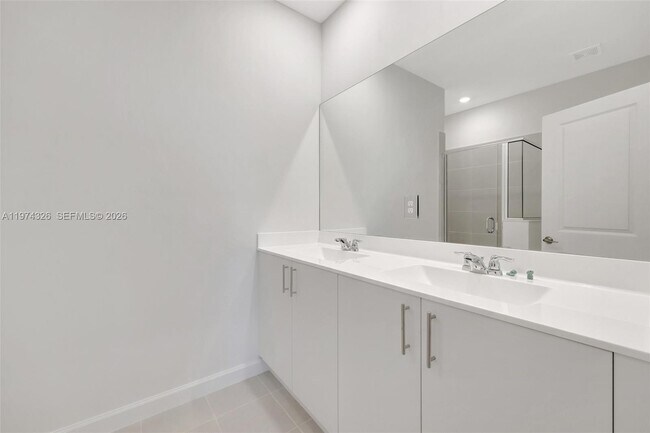 Building Photo - 2574 SE 25th Ct