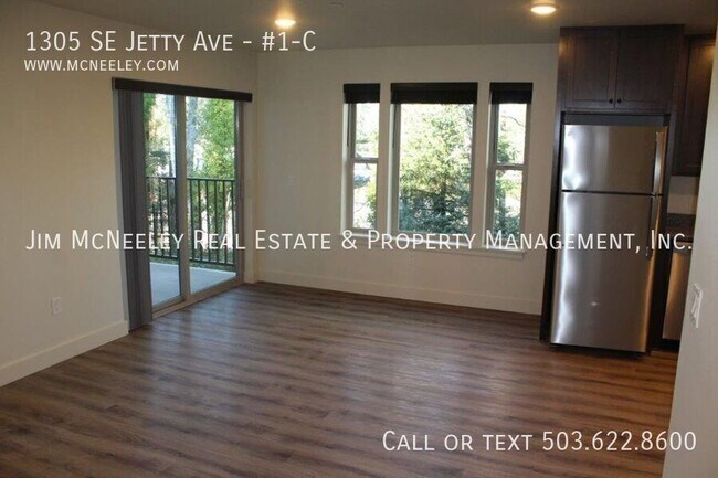 Building Photo - Lower level 2 bed/ 1 bath w/ 1 Assigned Pa...