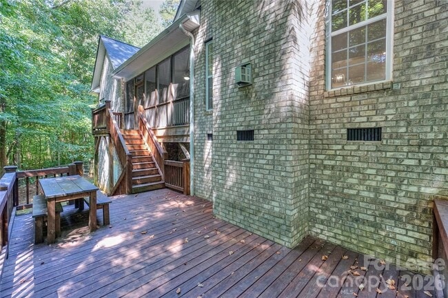 Building Photo - 181 Streamside Pl