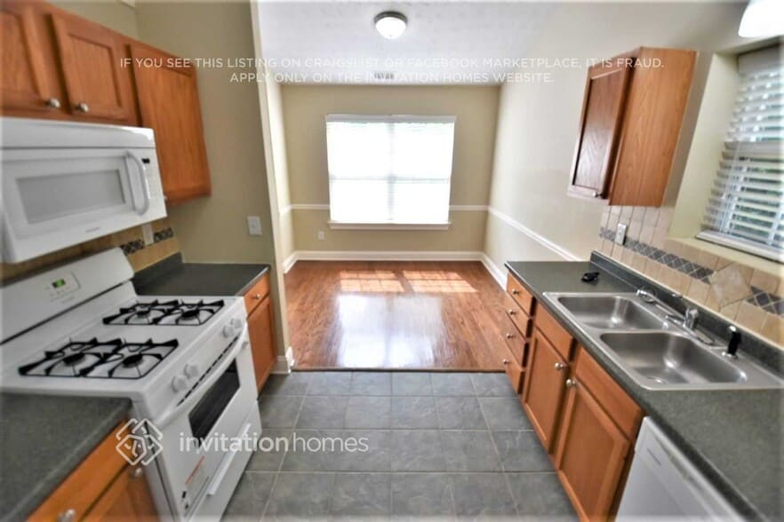 Building Photo - 7128 Ambercrest Ct