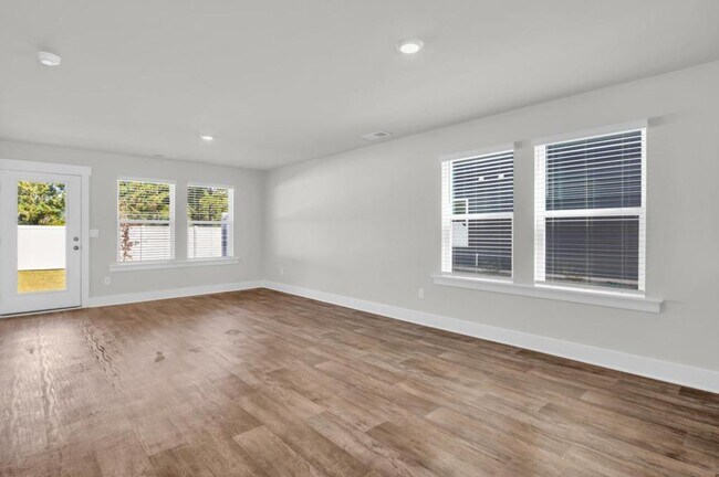 Building Photo - 121 S Grassland Rd