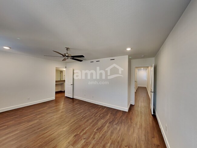 Building Photo - 10465 Beavertail Hill Ave