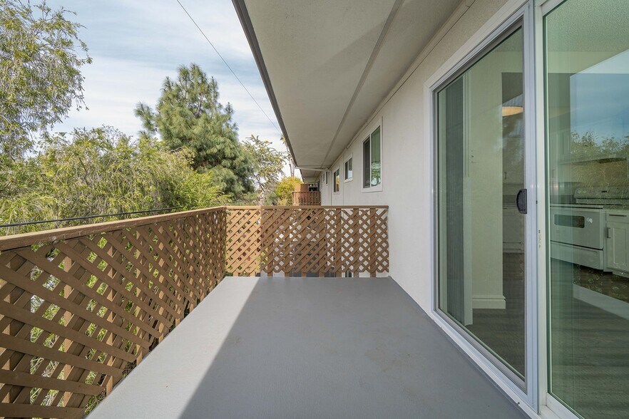 Building Photo - 1145 Meadow Lake Dr