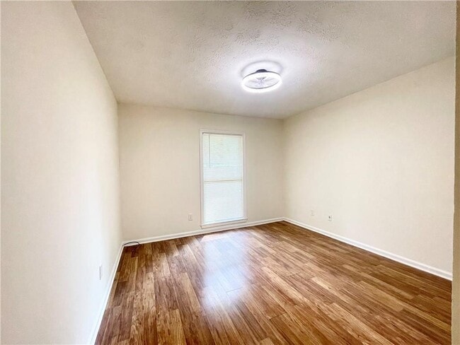 Building Photo - 5014 Meadow Ln