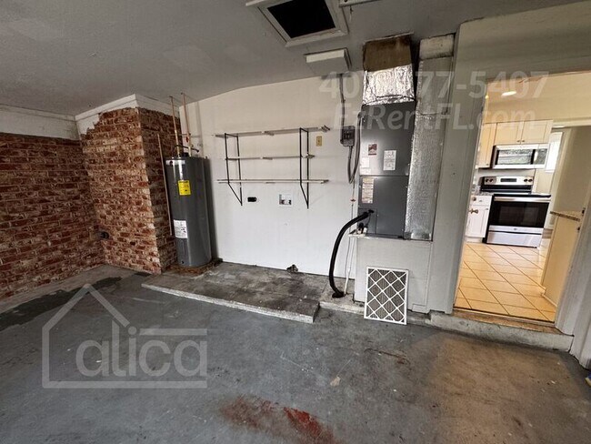 Building Photo - 2886 River Oak Dr