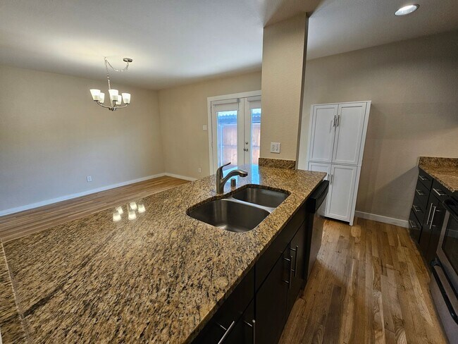 Building Photo - 2-bedroom, 2-bath condo in Gated community...