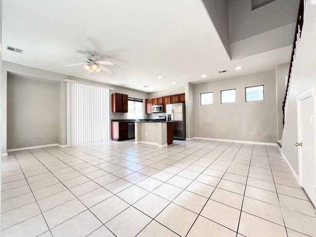 Building Photo - Beautiful single family Home in the SW Gated Community
