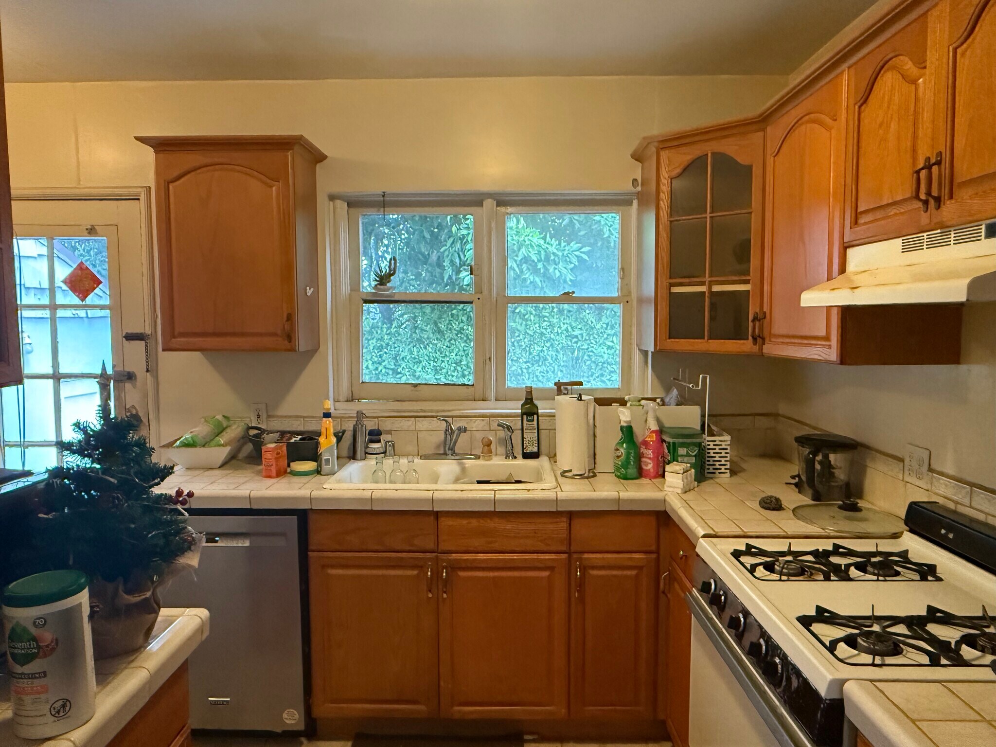 Kitchen - 1775 Kelton Ave