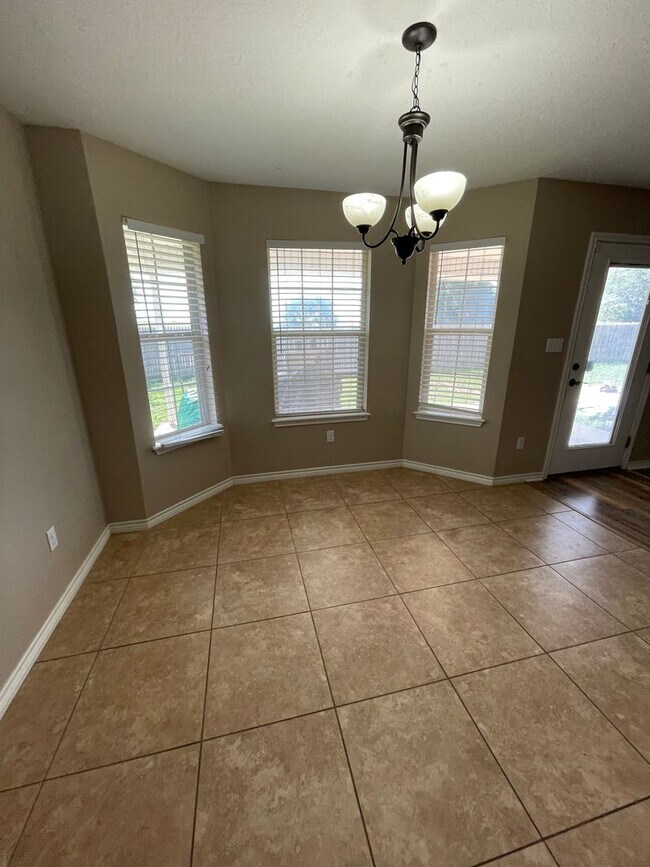 Building Photo - Spacious 4 Bed 2 Bath! Mesa School District!