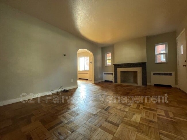 Building Photo - 304 Lenox Ave