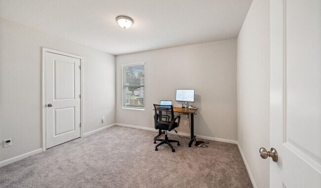 Building Photo - 2224 Cedar Vly Dr