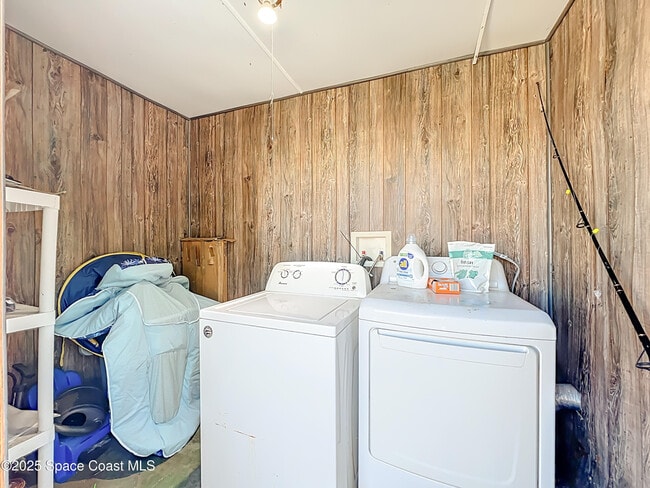 Building Photo - 113 SE 1st St