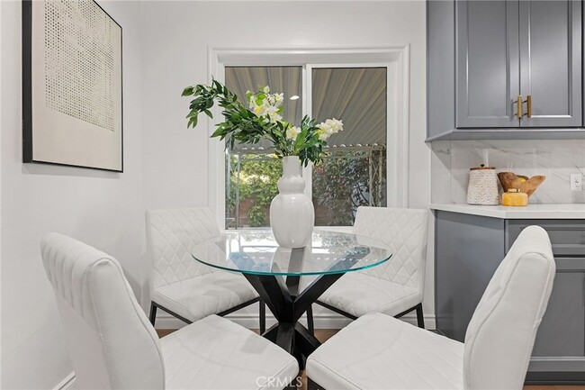 Building Photo - 1505 N Rosewood Ave