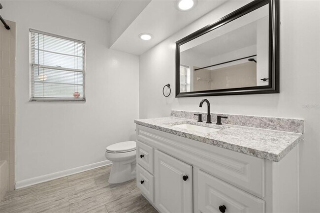 Building Photo - 3257 Laurel Dale Dr