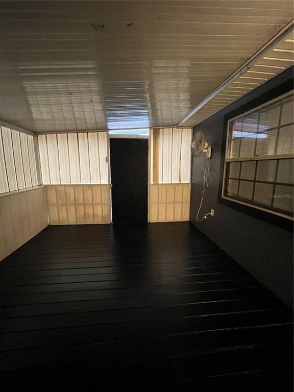 Building Photo - 918 W 11th St