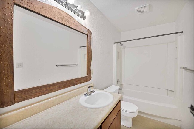 Building Photo - 3290 1/2 Lombardy Lane