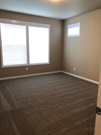 Building Photo - Single level 1 year old home