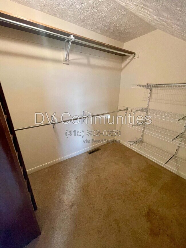 Building Photo - 32467 S Roundhead Dr
