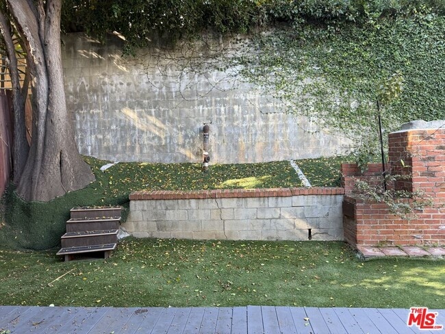 Building Photo - 1839 S Beverly Glen Blvd