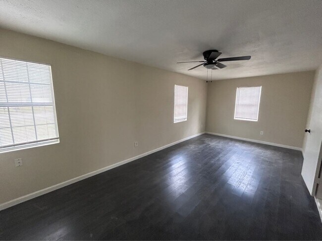 Building Photo - 7918 Woodlyn Rd