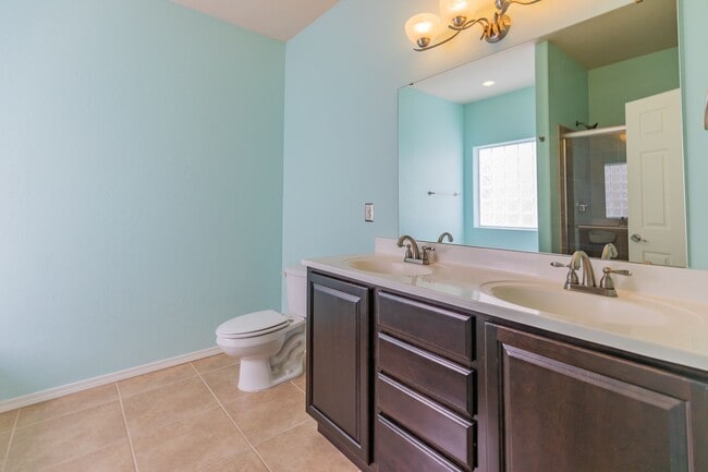 Building Photo - Inviting 4 Bed 2 Bath Home - Solar Panels & In The Golf Course Area!