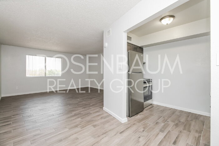 Building Photo - 1050 W University Dr