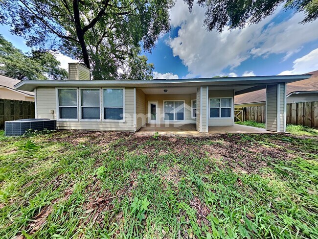Building Photo - 11753 Donato Dr