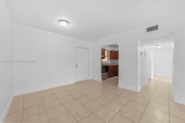 Building Photo - 525 W 69th St