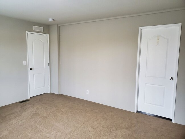 Building Photo - 65203 Hull Ln